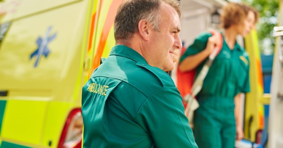 london-ambulance-crew-member-1200x626
